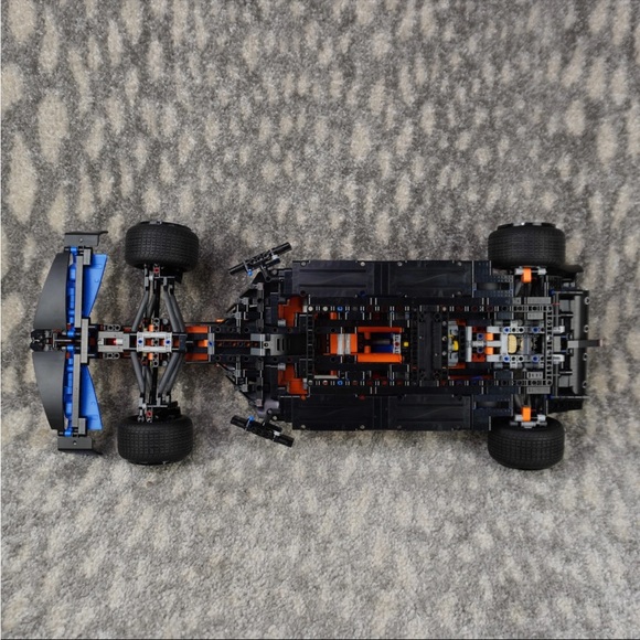 LEGO Technic Race Set 42141 McLaren Formula 1 Team 2022 Race Car W/ Box & Manual - Picture 4 of 15